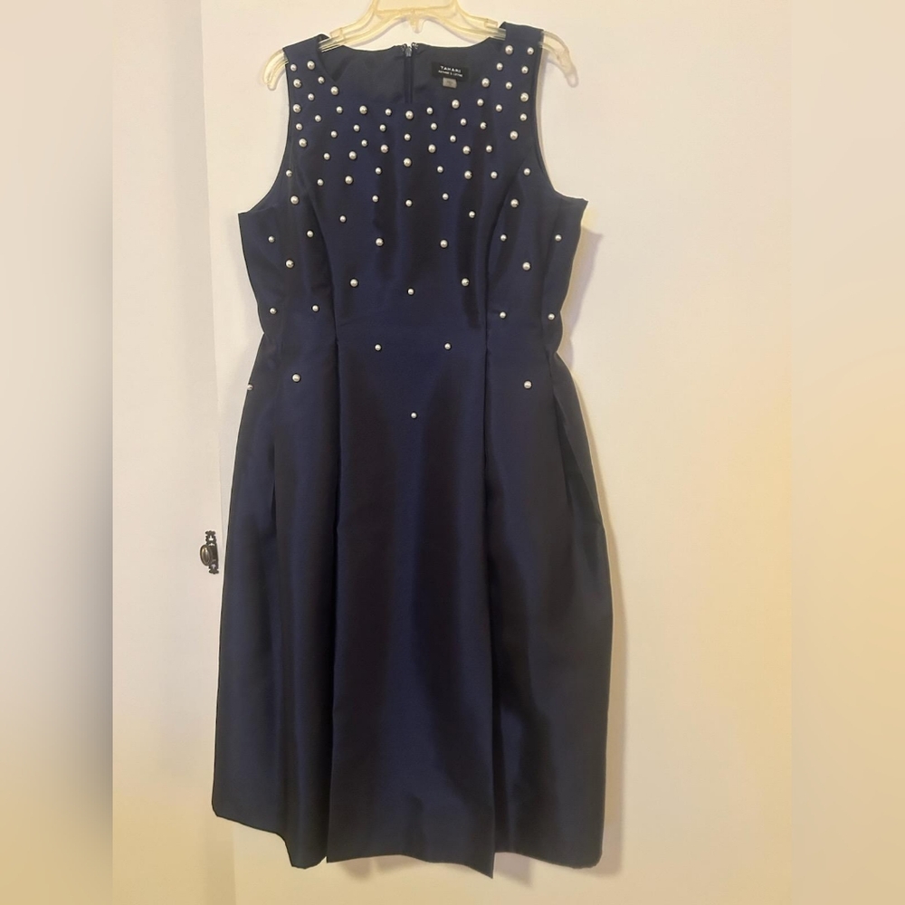 Tahari cocktail dress with pearls 14